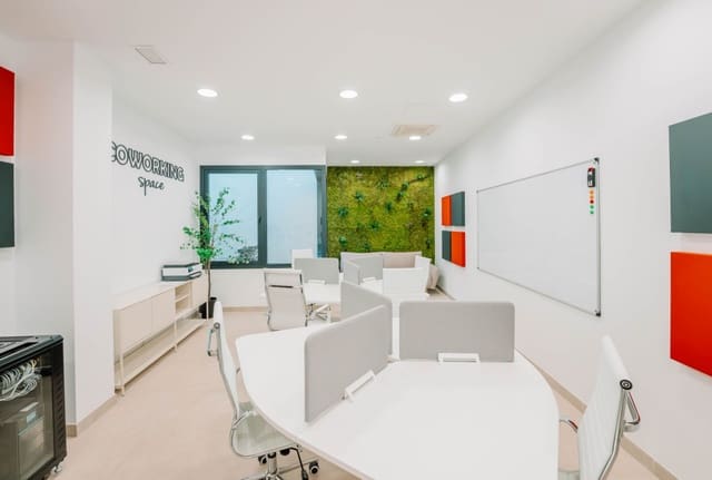 2 sypialnia Apartament przy plaży na sprzedaż w Castillo Sohail, Fuengirola z basenem garażem - 699 500 € (Ref: 9772063)