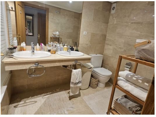 2 soveværelse Lejlighed til salg i Hacienda Las Chapas, Marbella med swimmingpool garage - € 395.000 (Ref: 9787649)