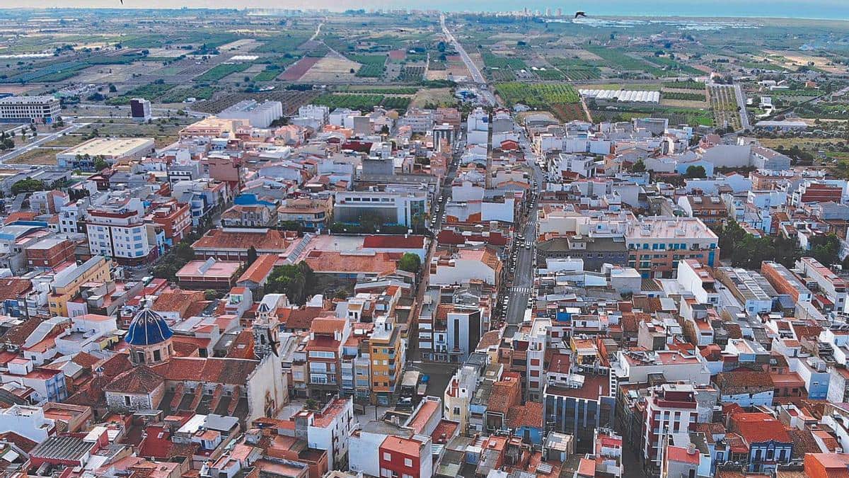 2 bedroom Apartment for sale in Fuengirola with garage - € 245,000 (Ref: 9816661)