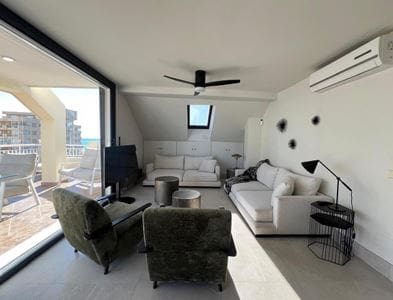 4 makuuhuone Kattohuoneisto myytävänä paikassa Playa de los Boliches, Fuengirola mukana uima-altaan 
autotalli - 999 000 € (Ref: 9833001)