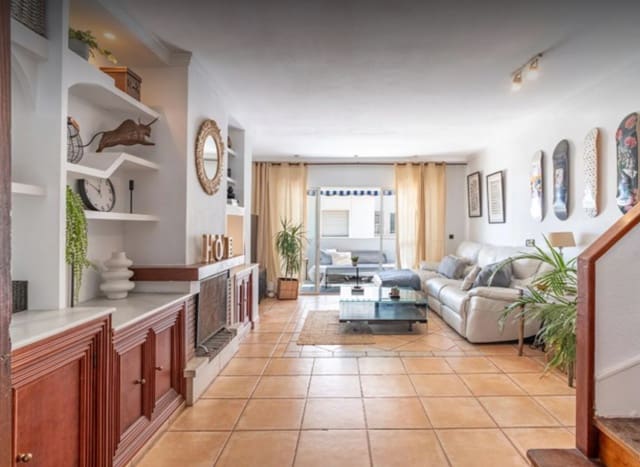 3 makuuhuone Paritalo myytävänä paikassa El Chaparral, Mijas mukana uima-altaan - 420 000 € (Ref: 9860899)