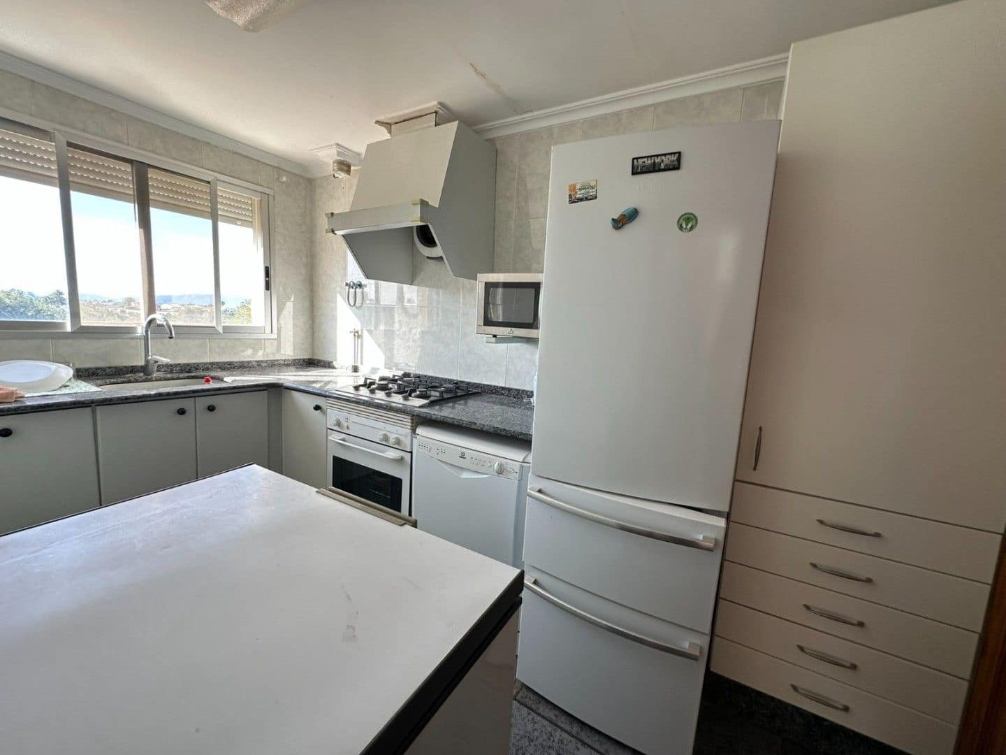 8 bedroom Villa for sale in Torrent with pool - € 370,000 (Ref: 9618862)