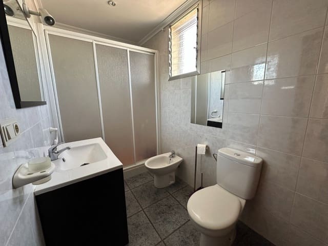 Chalet de 8 habitaciones en El Vedat de Torrente, Torrent en venta con piscina - 370.000 € (Ref: 9618862)