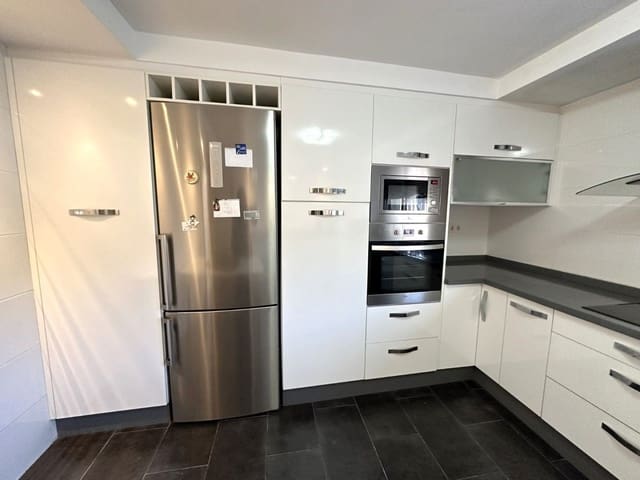 Chalet de 8 habitaciones en El Vedat de Torrente, Torrent en venta con piscina - 370.000 € (Ref: 9618862)