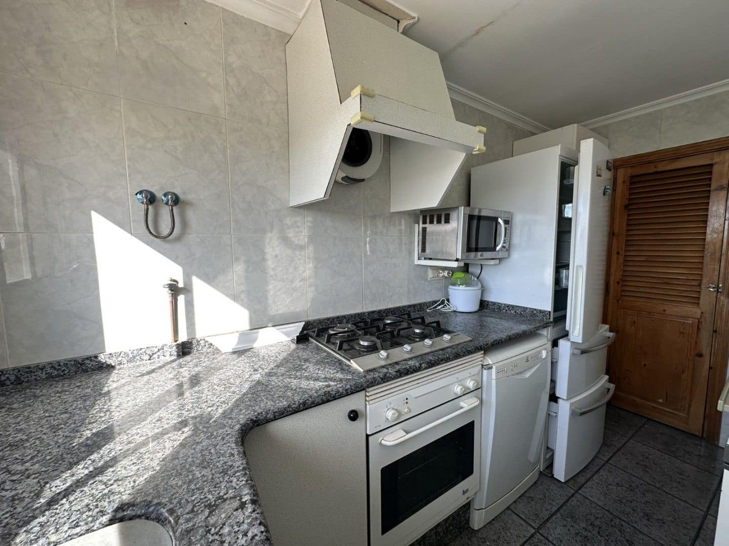 8 bedroom Villa for sale in Torrent with pool - € 370,000 (Ref: 9618862)