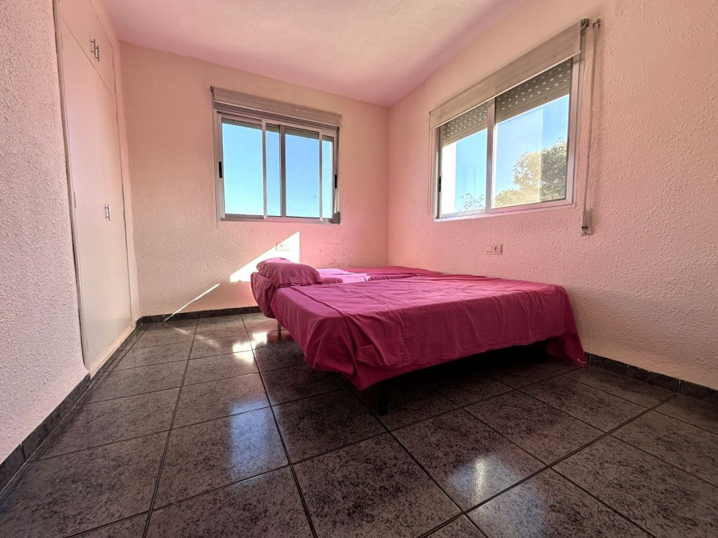 8 bedroom Villa for sale in Torrent with pool - € 370,000 (Ref: 9618862)