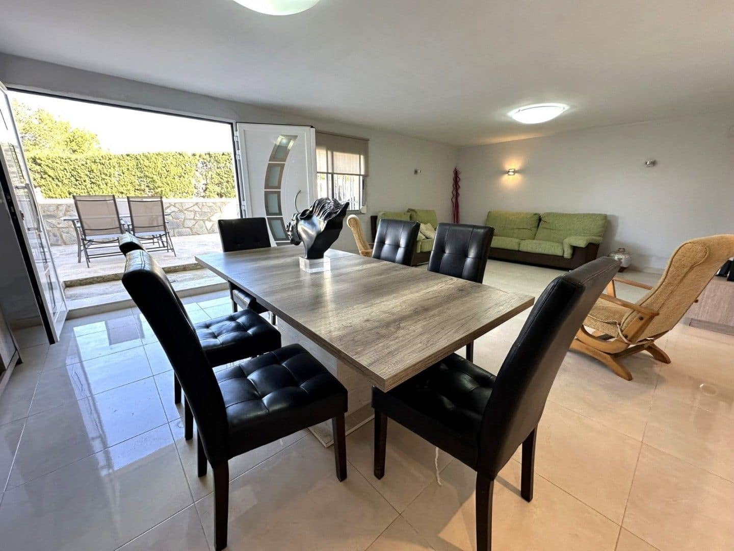 8 bedroom Villa for sale in Torrent with pool - € 370,000 (Ref: 9618862)