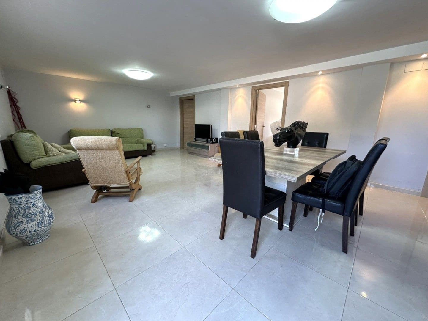 8 bedroom Villa for sale in Torrent with pool - € 370,000 (Ref: 9618862)