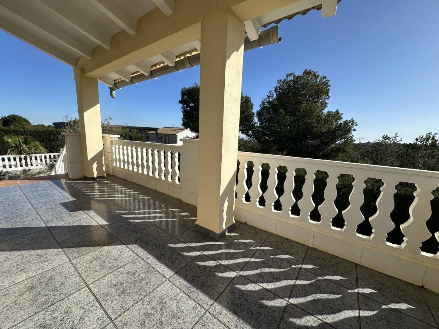 8 bedroom Villa for sale in Torrent with pool - € 370,000 (Ref: 9618862)