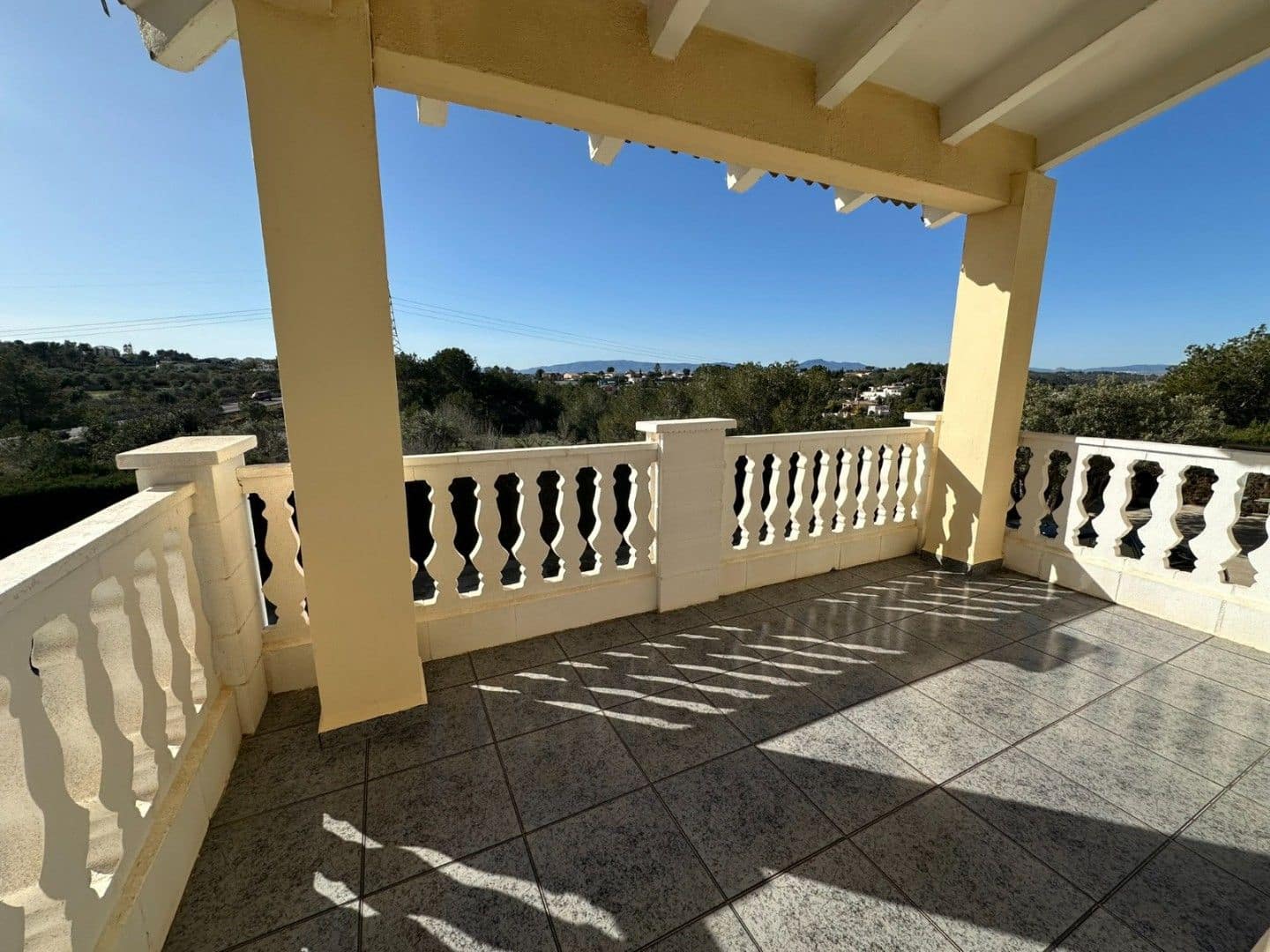 8 bedroom Villa for sale in Torrent with pool - € 370,000 (Ref: 9618862)
