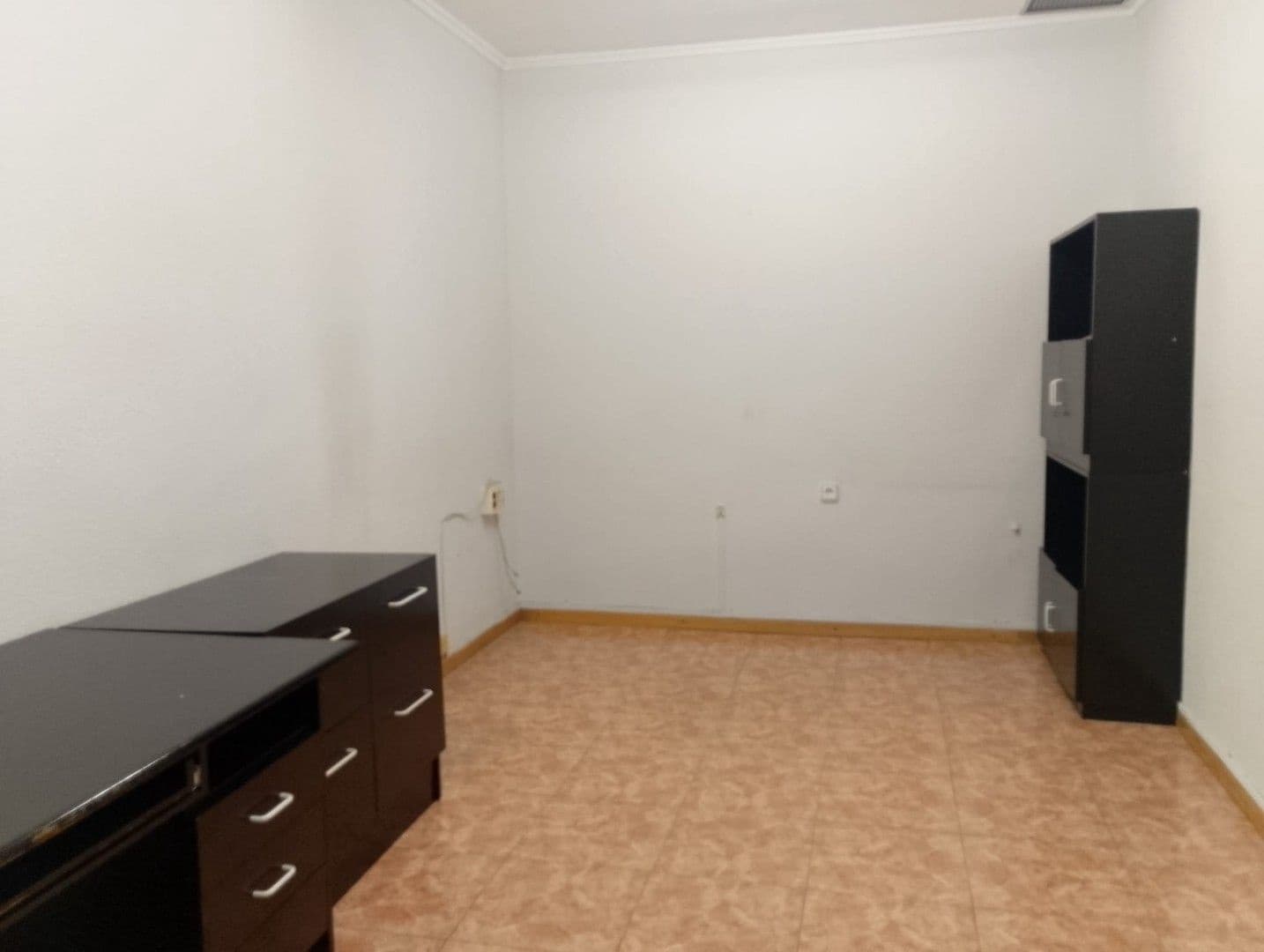 Kommersiell til salgs i Valencia by - € 200 000 (Ref: 9663350)