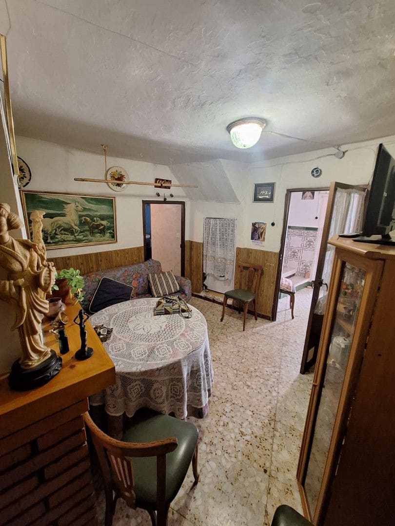 4 bedroom Villa for sale in Orcera - € 35,000 (Ref: 9833152)
