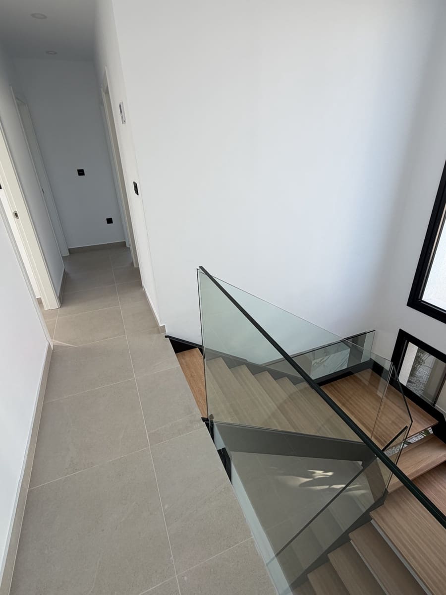 4 sypialnia Willa na sprzedaż w Torrevieja z basenem garażem - 895 000 € (Ref: 8846962)