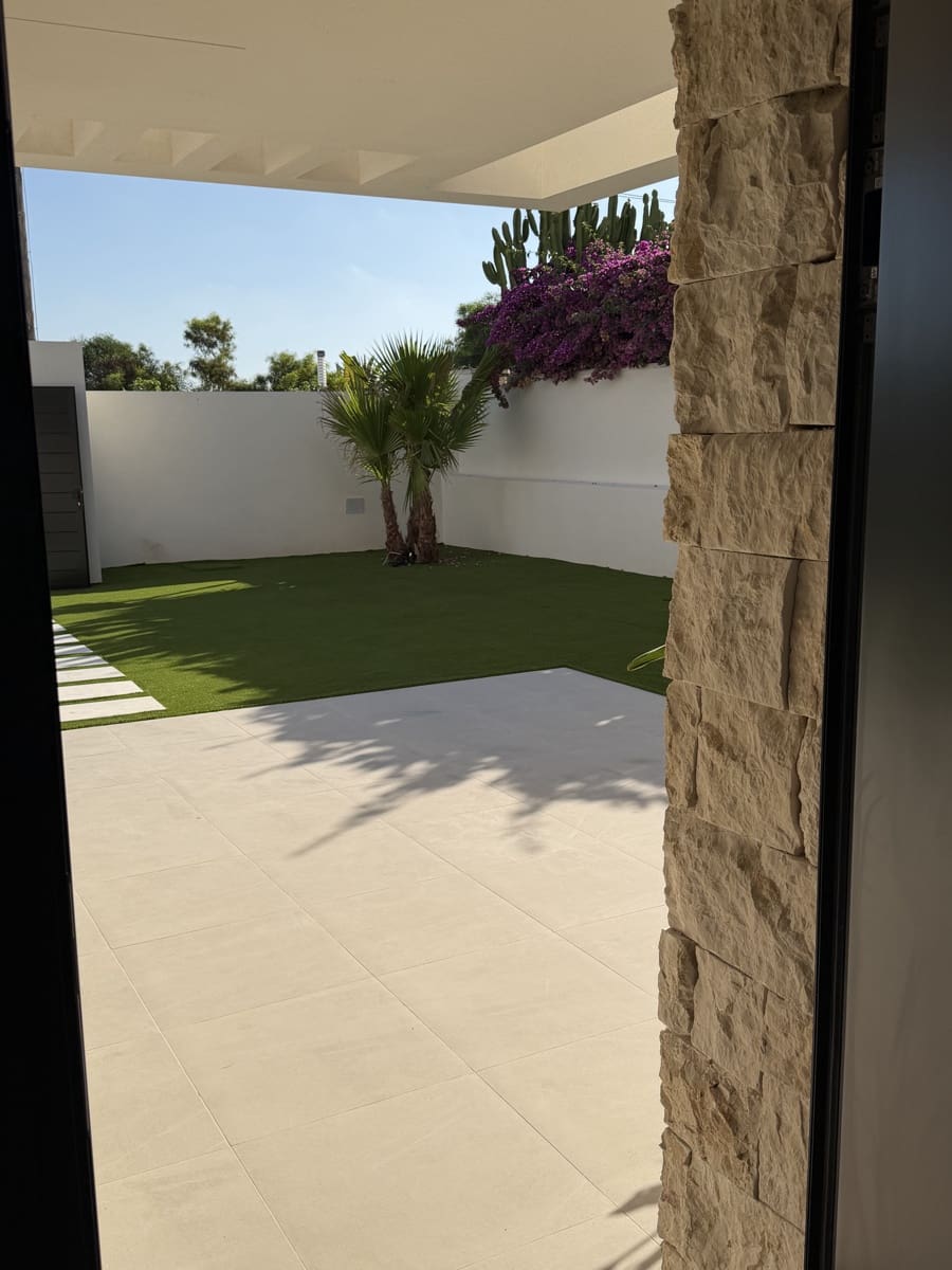 4 sypialnia Willa na sprzedaż w Torrevieja z basenem garażem - 895 000 € (Ref: 8846962)