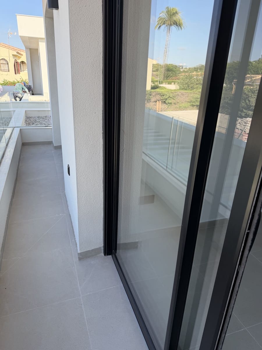 4 sypialnia Willa na sprzedaż w Torrevieja z basenem garażem - 895 000 € (Ref: 8846962)