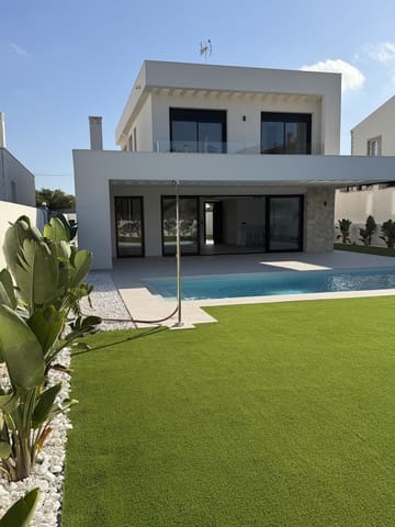 Chalet de 4 habitaciones en Los Balcones - Los Altos, Torrevieja en venta con piscina garaje - 895.000 € (Ref: 8846962)