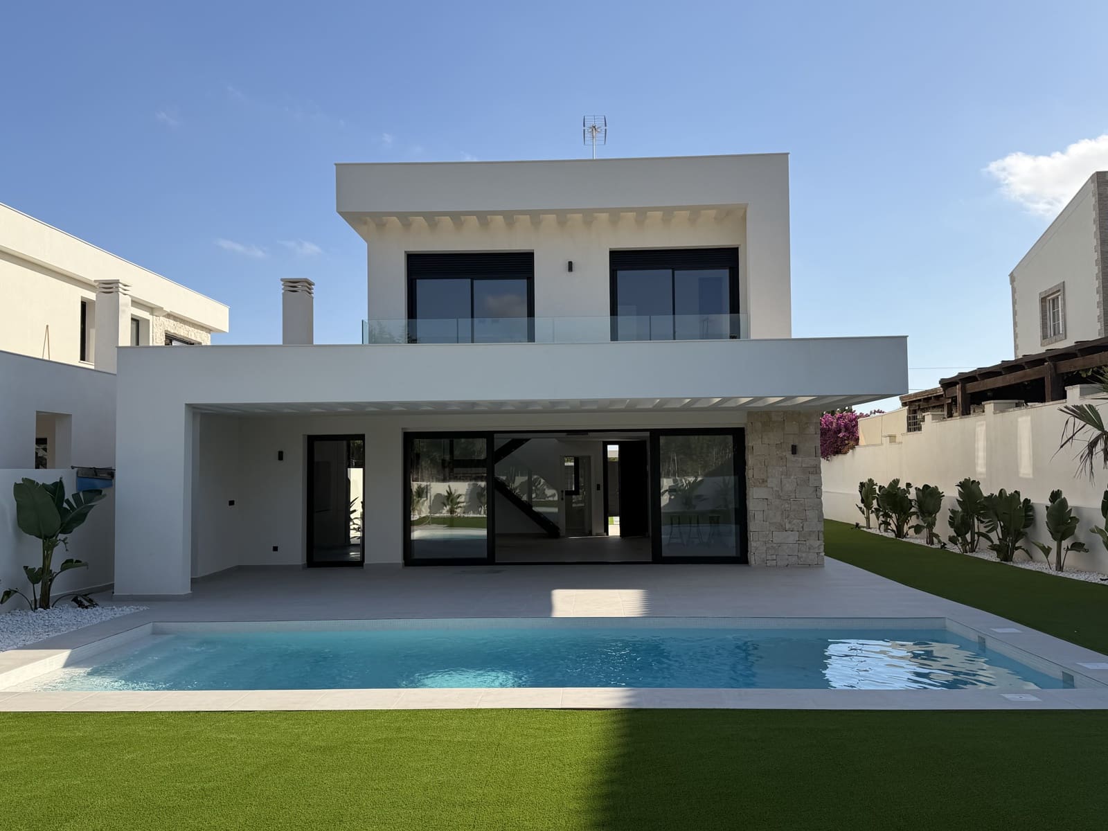 4 sypialnia Willa na sprzedaż w Torrevieja z basenem garażem - 895 000 € (Ref: 8846962)