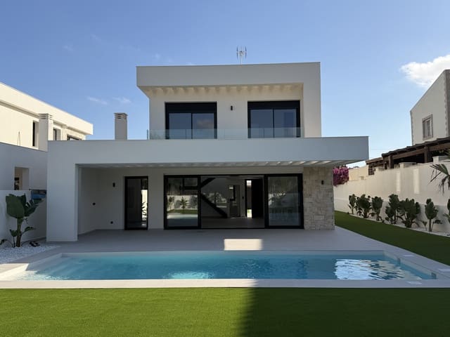 Chalet de 4 habitaciones en Los Balcones - Los Altos, Torrevieja en venta con piscina garaje - 895.000 € (Ref: 8846962)