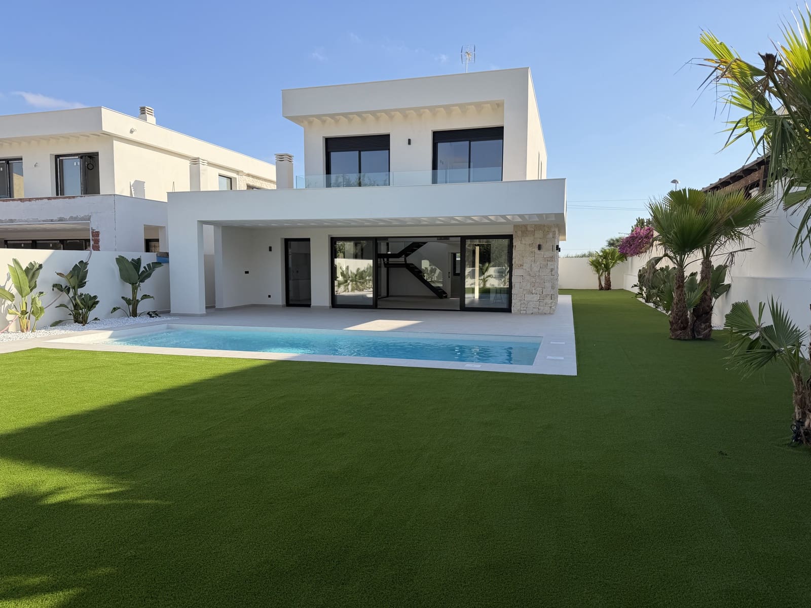 4 sypialnia Willa na sprzedaż w Torrevieja z basenem garażem - 895 000 € (Ref: 8846962)