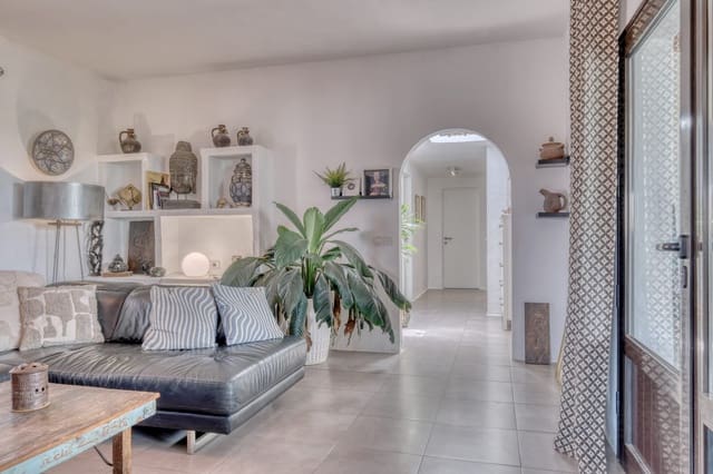 4 slaapkamer Villa te koop in Nazaret, Teguise met garage - € 490.000 (Ref: 10023477)