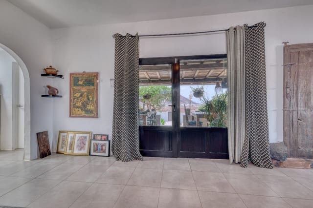 4 slaapkamer Villa te koop in Nazaret, Teguise met garage - € 490.000 (Ref: 10023477)