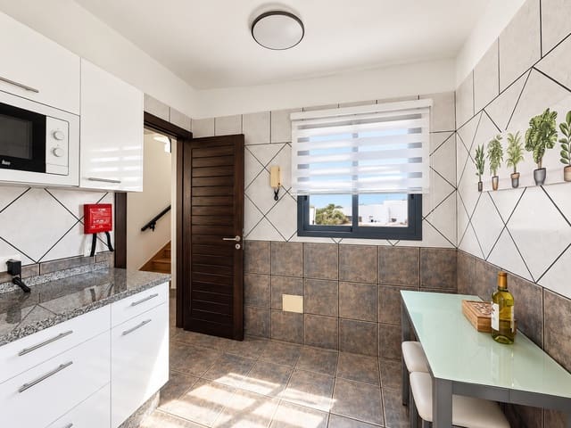 3 sovrum Villa till salu i Playa Blanca, Yaiza med pool garage - 450 000 € (Ref: 10049642)