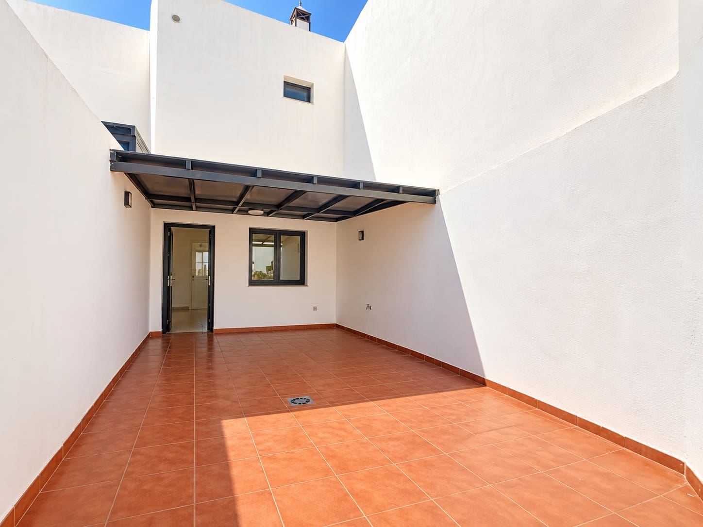 3 quarto Moradia para venda em Costa Teguise com piscina garagem - 379 000 € (Ref: 10104318)