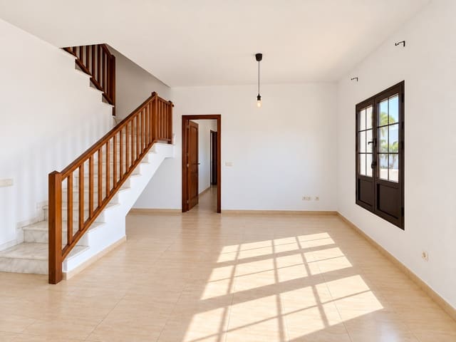 3 quarto Moradia para venda em Costa Teguise, Teguise com piscina garagem - 379 000 € (Ref: 10104318)