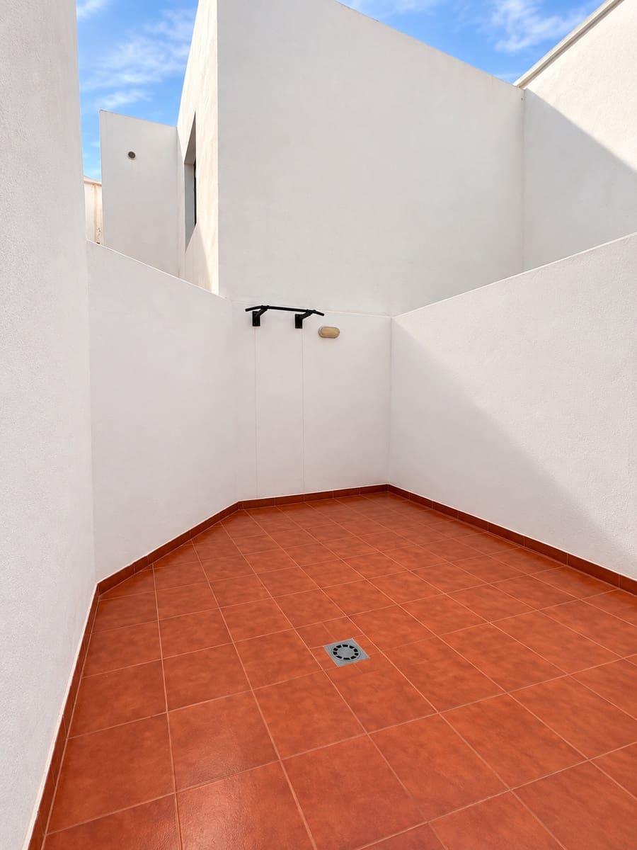 3 quarto Moradia para venda em Costa Teguise com piscina garagem - 379 000 € (Ref: 10104318)