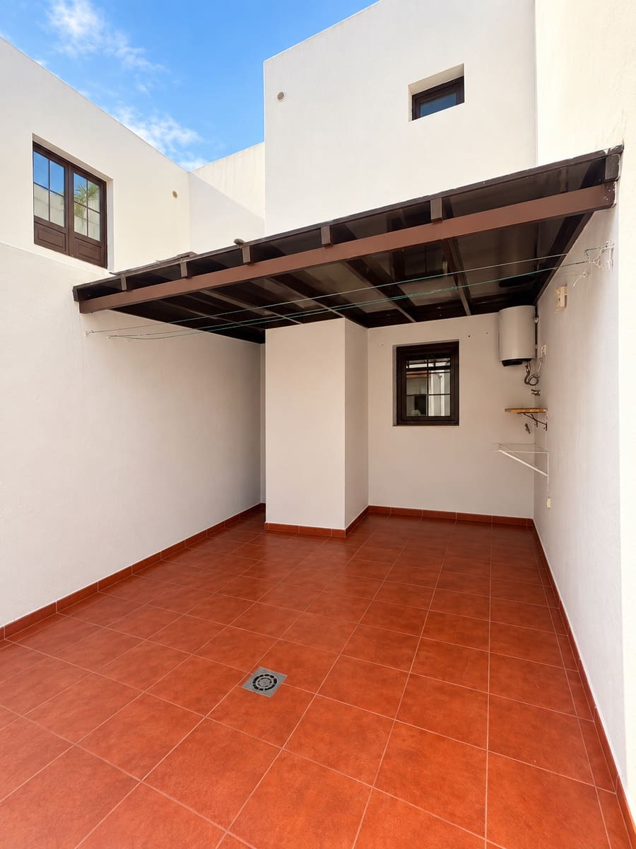 3 quarto Moradia para venda em Costa Teguise com piscina garagem - 379 000 € (Ref: 10104318)