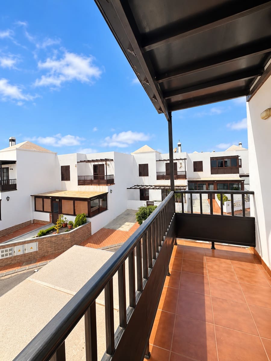 3 quarto Moradia para venda em Costa Teguise com piscina garagem - 379 000 € (Ref: 10104318)