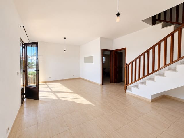 3 quarto Moradia para venda em Costa Teguise, Teguise com piscina garagem - 379 000 € (Ref: 10104318)