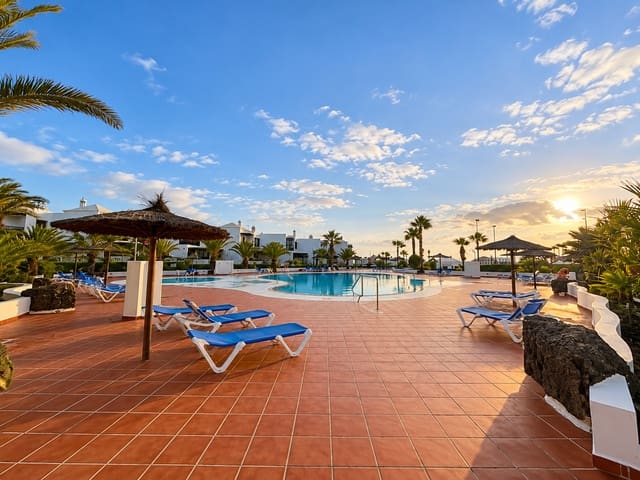 3 quarto Moradia para venda em Costa Teguise, Teguise com piscina garagem - 379 000 € (Ref: 10104318)