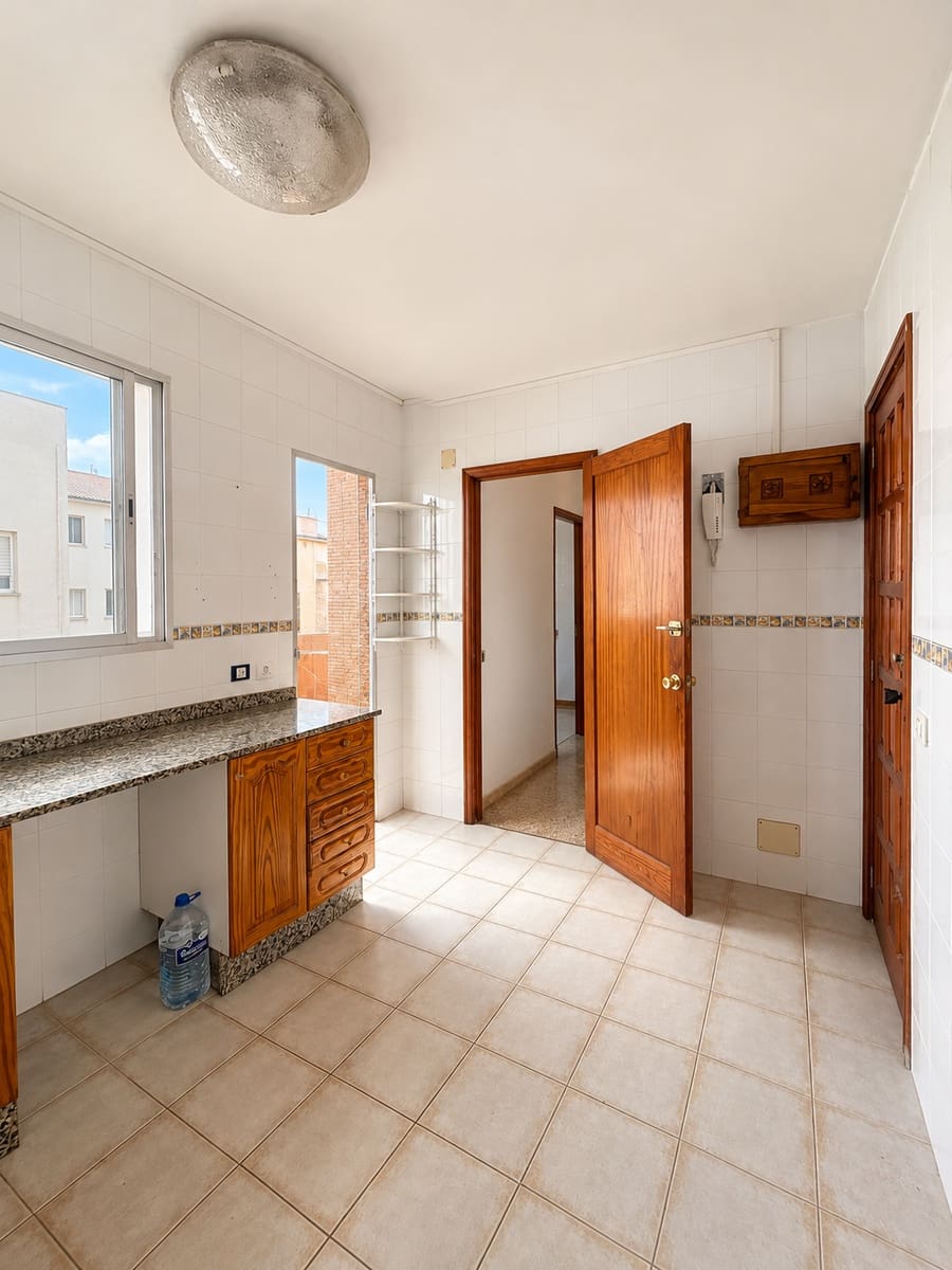 4 bedroom Flat for sale in Arrecife with garage - € 315,000 (Ref: 10150464)