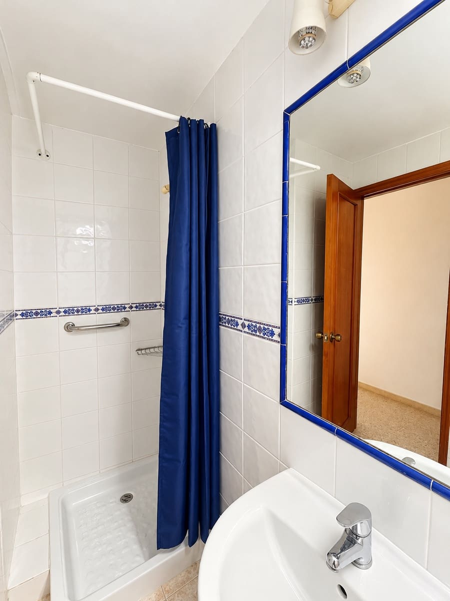 4 bedroom Flat for sale in Arrecife with garage - € 315,000 (Ref: 10150464)