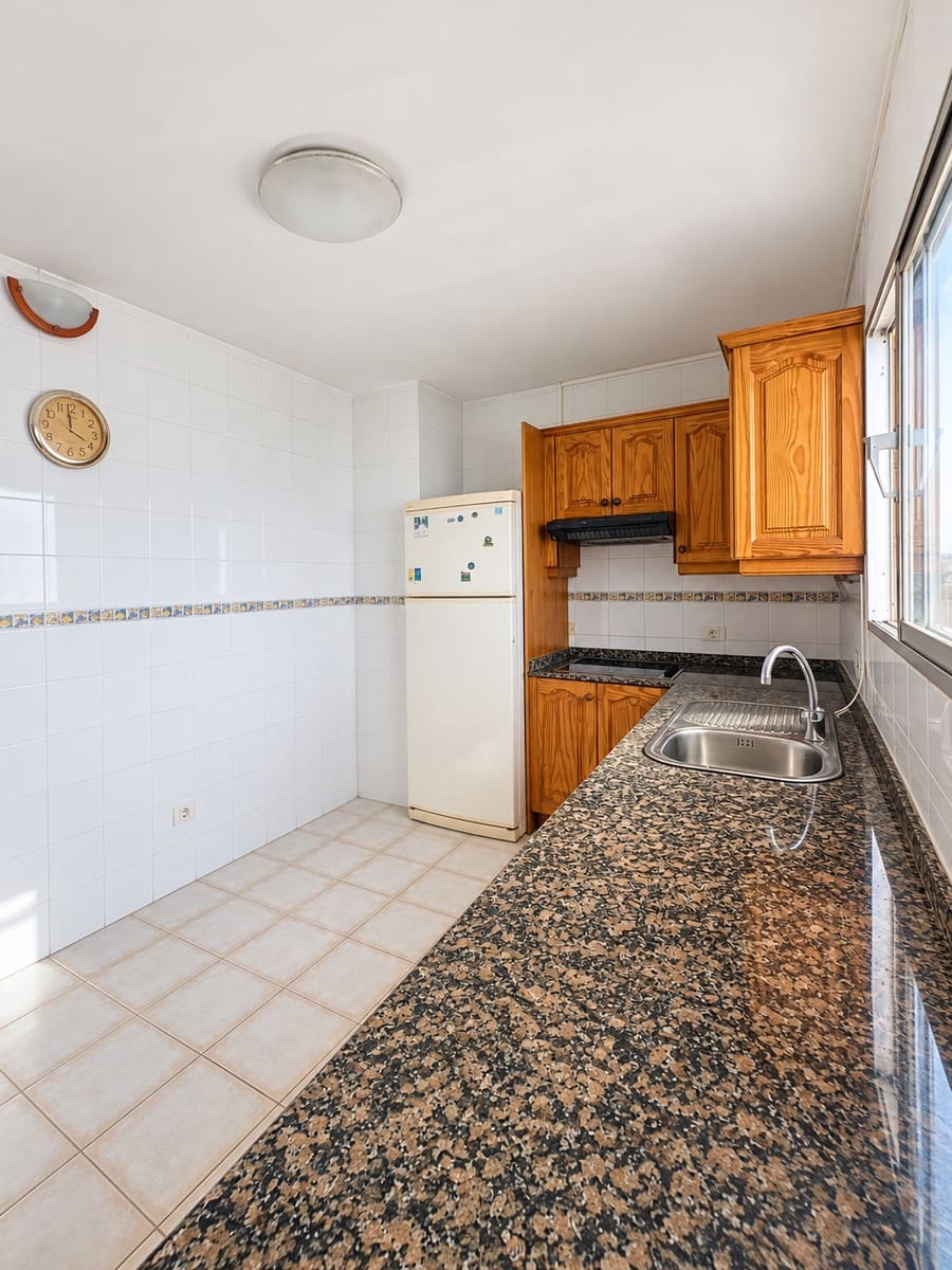 4 bedroom Flat for sale in Arrecife with garage - € 315,000 (Ref: 10150464)