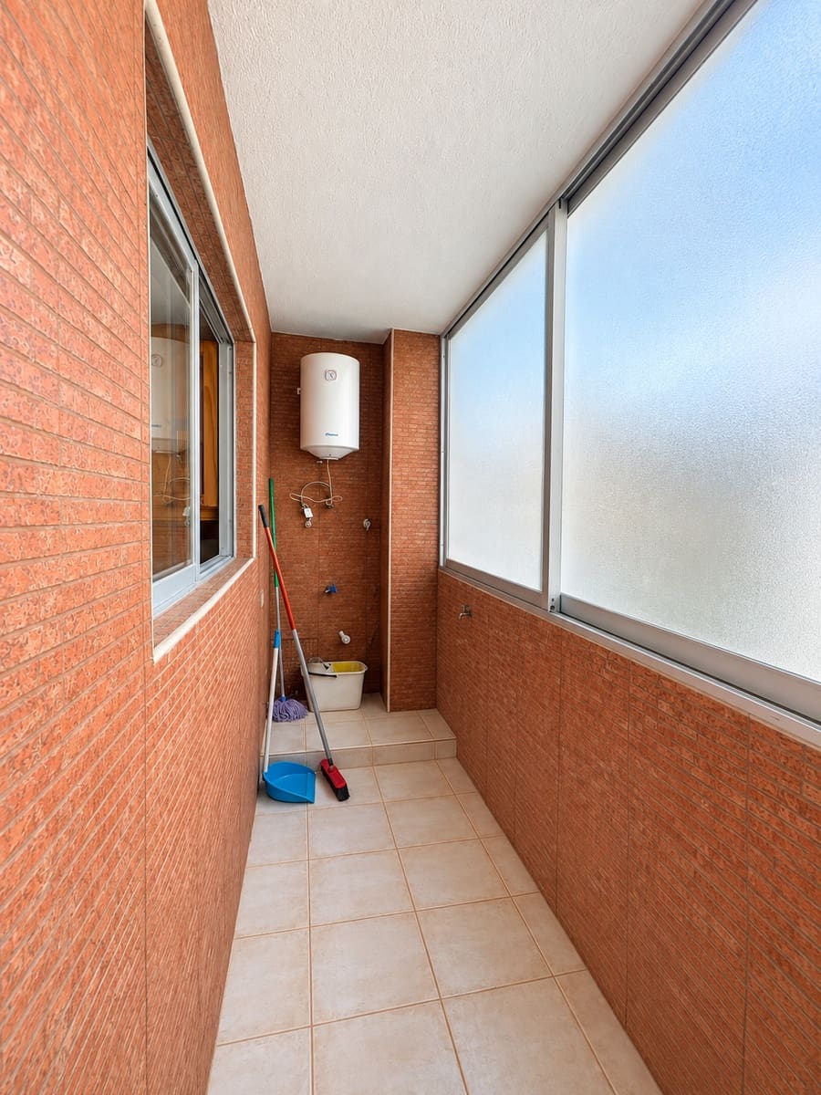 4 bedroom Flat for sale in Arrecife with garage - € 315,000 (Ref: 10150464)