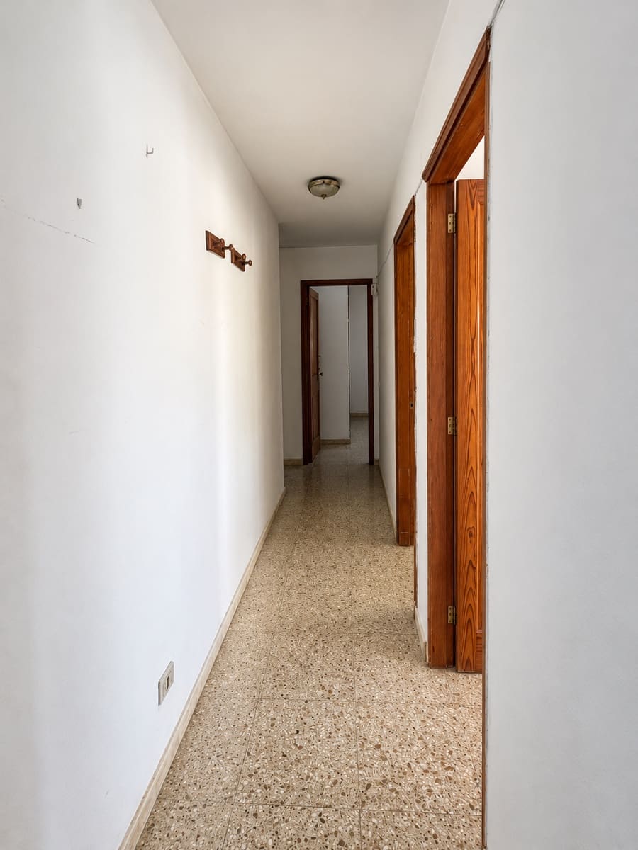4 bedroom Flat for sale in Arrecife with garage - € 315,000 (Ref: 10150464)
