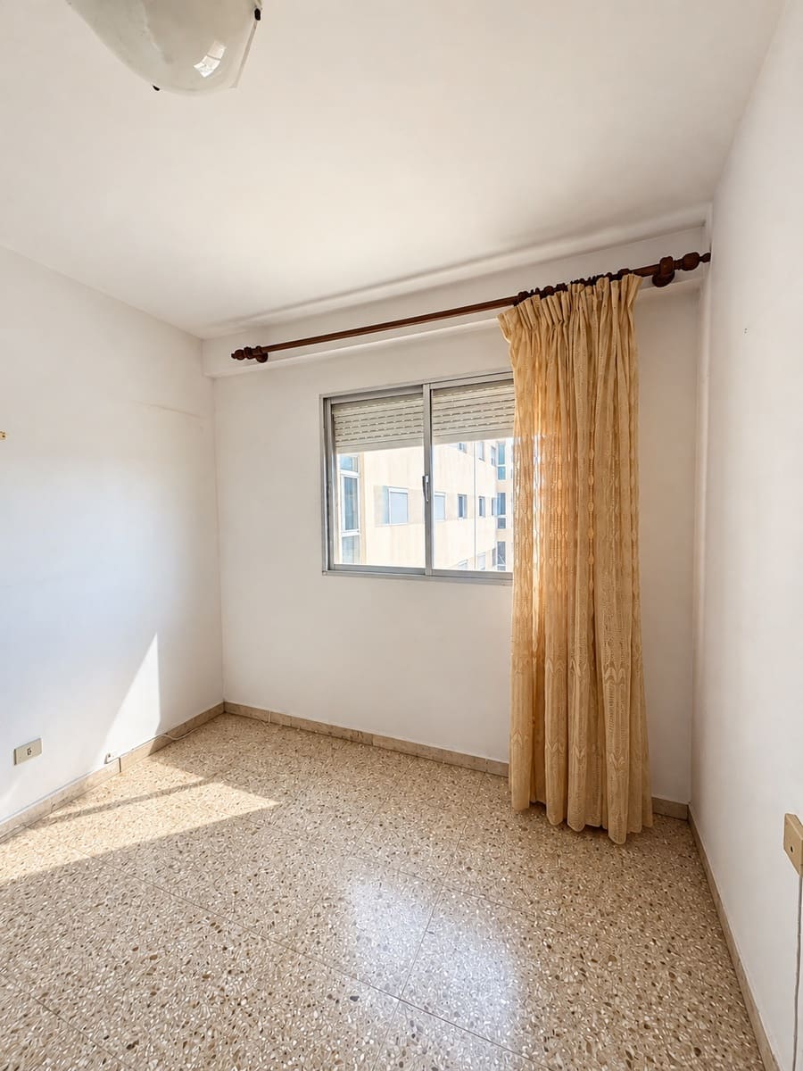 4 bedroom Flat for sale in Arrecife with garage - € 315,000 (Ref: 10150464)
