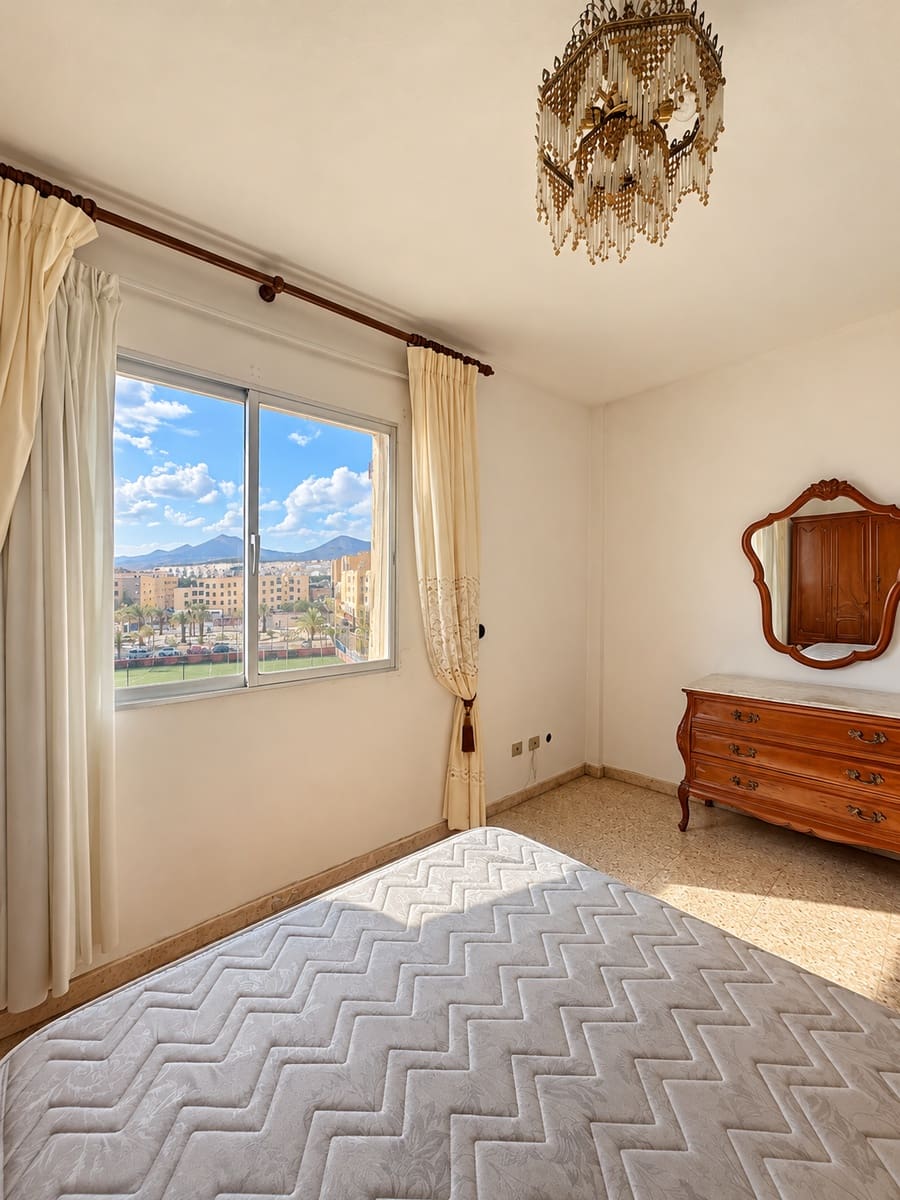 4 bedroom Flat for sale in Arrecife with garage - € 315,000 (Ref: 10150464)