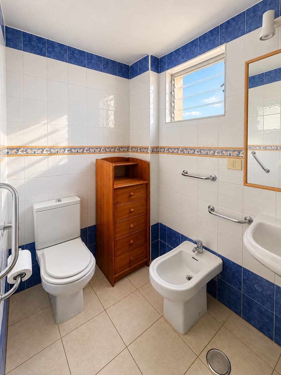 4 bedroom Flat for sale in Arrecife with garage - € 315,000 (Ref: 10150464)