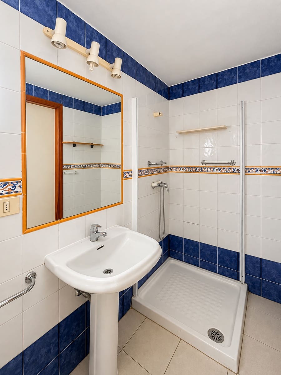 4 bedroom Flat for sale in Arrecife with garage - € 315,000 (Ref: 10150464)