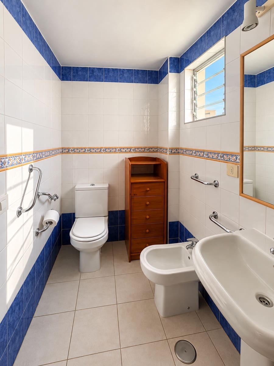 4 bedroom Flat for sale in Arrecife with garage - € 315,000 (Ref: 10150464)