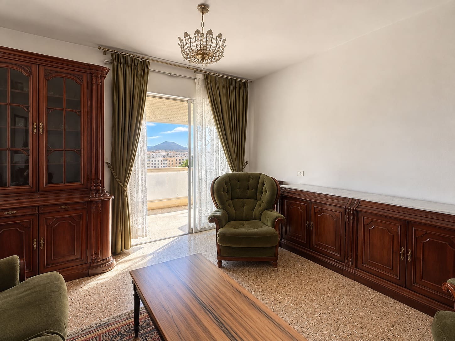 4 bedroom Flat for sale in Arrecife with garage - € 315,000 (Ref: 10150464)
