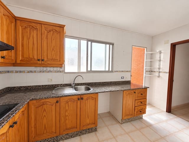 4 soveværelse Lejlighed til salg i Arrecife med garage - € 315.000 (Ref: 10150464)