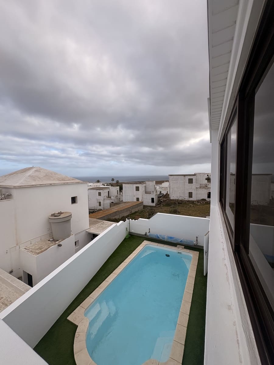 4 soveværelse Villa til salg i Guime med swimmingpool garage - € 465.000 (Ref: 9640493)