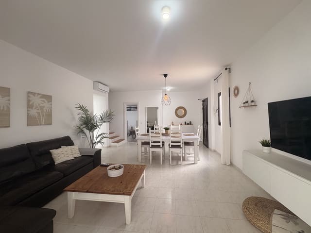 4 soveværelse Villa til salg i Guime, San Bartolomé med swimmingpool garage - € 465.000 (Ref: 9640493)