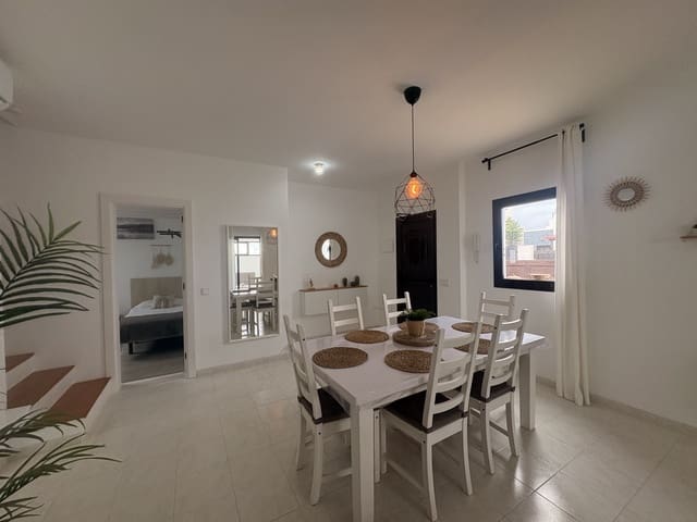 4 soveværelse Villa til salg i Guime, San Bartolomé med swimmingpool garage - € 465.000 (Ref: 9640493)