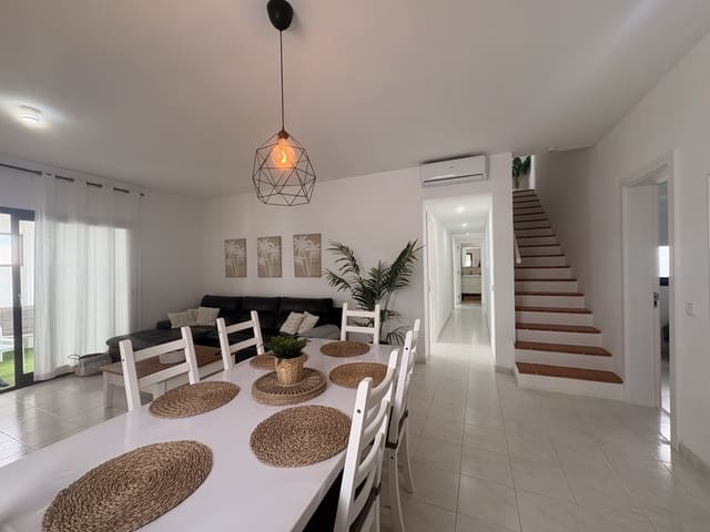 4 soveværelse Villa til salg i Guime, San Bartolomé med swimmingpool garage - € 465.000 (Ref: 9640493)