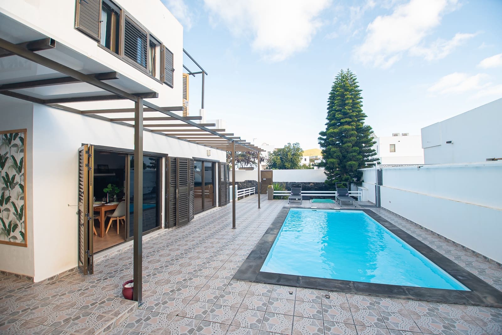 4 bedroom Villa for sale in Yaiza with pool garage - € 669,000 (Ref: 9640617)